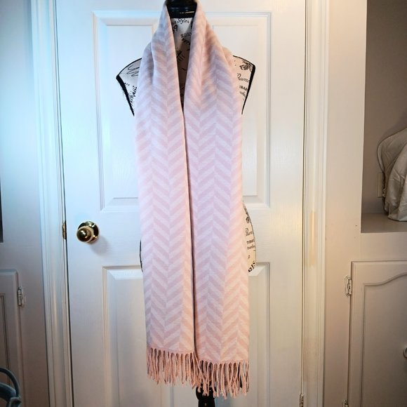 NWT Indigo Herringbone Wrap Shawl Scarf Soft Knit Pink Cream Women's OS - Picture 3 of 15